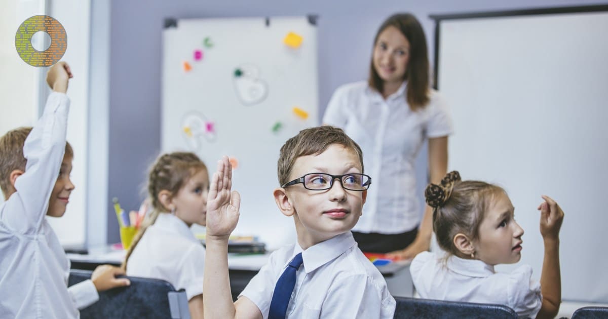 WHATS THE DIFFERENCE BETWEEN EFL AND ESL