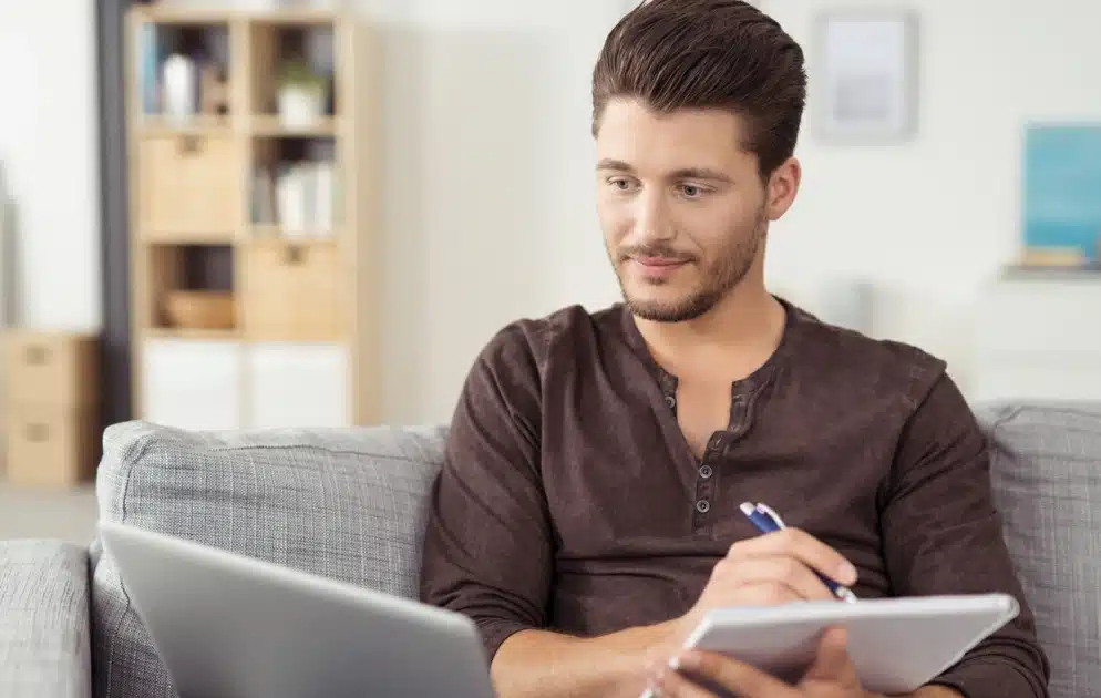 TEFL trainee choosing a TEFL course