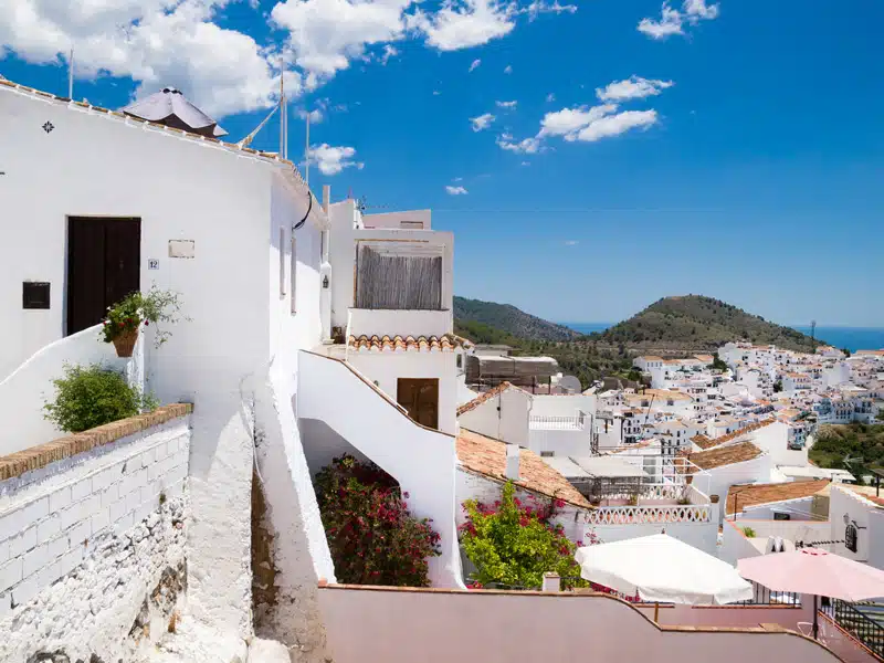 What Is The Average Salary For Teaching Abroad In Spain?