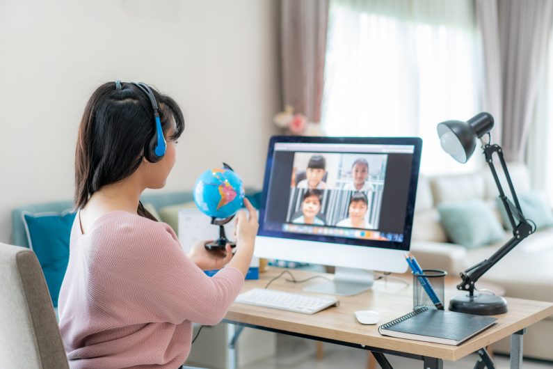 What internet speed do I need to teach English online?